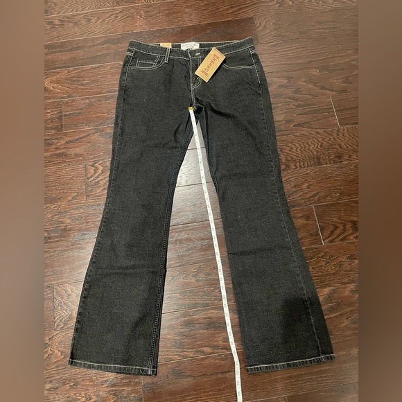 Levi's Women Low Rise Boot Cut Comfortable Black Denim Junior 13L NEW - Picture 2 of 8
